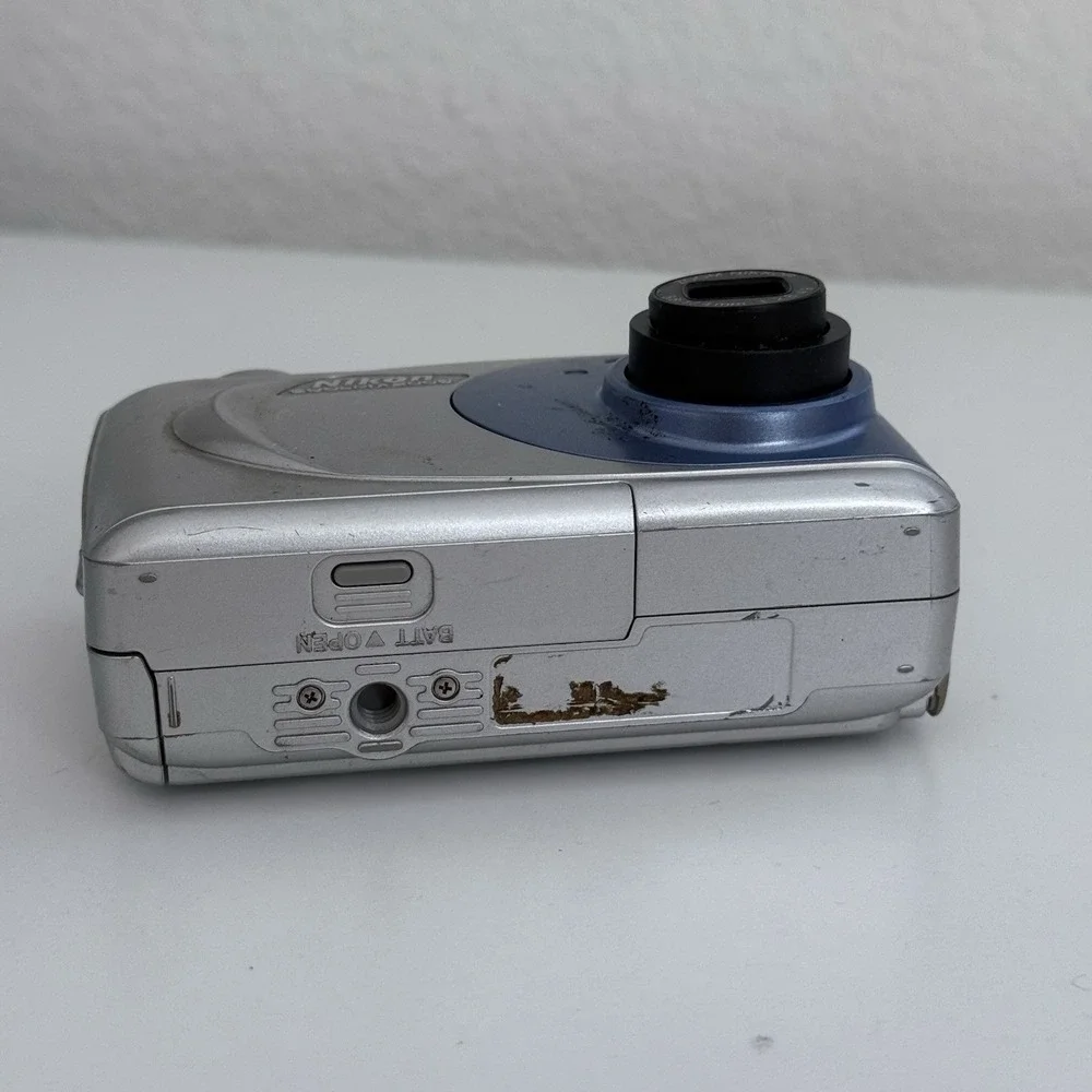 Nikon Coolpix 2000 Digital CAMERA ONLY AA Battery NOT INCLUDED TURNS ON